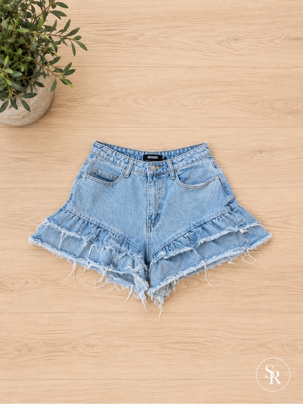 Missguided Ruffle Hem Denim Shorts Women’s US 4 High Rise Frayed Light Wash